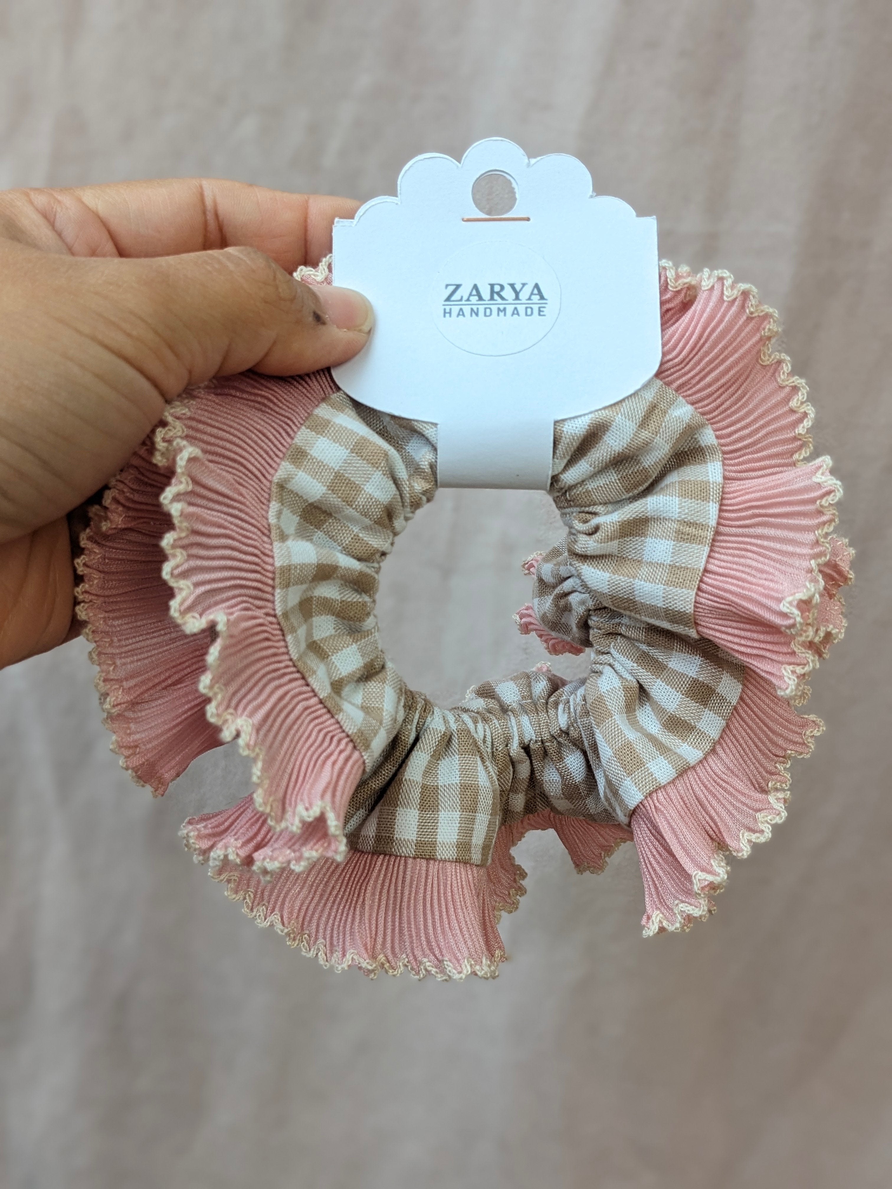 Ruffle Scrunchies (Beige Gingham/Pink)